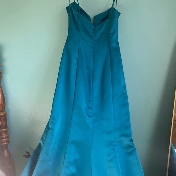 Laundry by Shelli Segal Teal Gown with Strong Boning - Picture 11 of 14